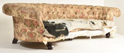 19TH CENTURY VICTORIAN HOWARD & SON STYLE CRESCENT LARGE CHESTERFIELD SOFA SETTEE