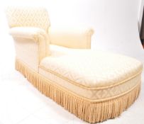 MANNER OF HOWARD & SONS - CHAISE LONGUE DAY BED