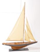 20TH CENTURY WOODEN MODEL YACHT SAILING BOAT ON STAND