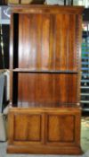 EARLY 20TH CENTURY FLAME MAHOGANY REVIVAL LIBRARY BOOKCASE CABINET