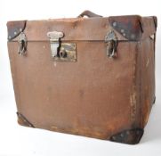 EARLY 20TH CENTURY LOUIS VUITTON STYLE TRAVEL TRUNK