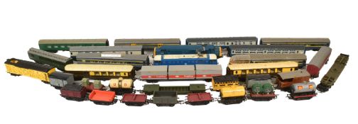 MODEL RAILWAY - COLLECTION OF OO GAUGE LOCOS & ROLLING STOCK