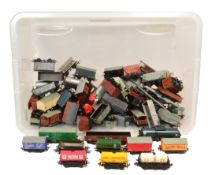 MODEL RAILWAY - LARGE COLLECTION OF OO GAUGE ROLLING STOCK