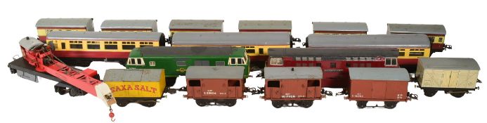 MODEL RAILWAY - COLLECTION OF O GAUGE LOCOS & ROLLING STOCK