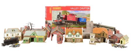 MODEL RAILWAY - COLLECTION OF OO GAUGE TRAINS & TRACKSIDE ACCESSORIES