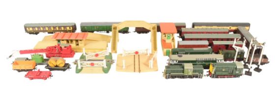 MODEL RAILWAY - COLLECTION OF ASSORTED OO GAUGE MODEL RAILWAY