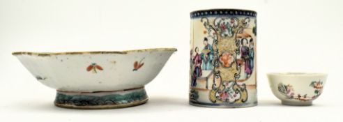 COLLECTION OF THREE QING DYNASTY & REPUBLIC PORCELAIN PIECES 清民国陶瓷三件
