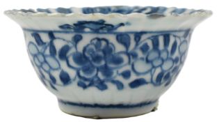 QING KANGXI PERIOD BLUE AND WHITE PORCELAIN TEA BOWL 清 康熙青花茶碗