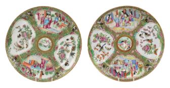 PAIR OF QING DAOHUANG CANTON FAMILLE ROSE CHARGER PLATES 清 道光广彩人物盘一对