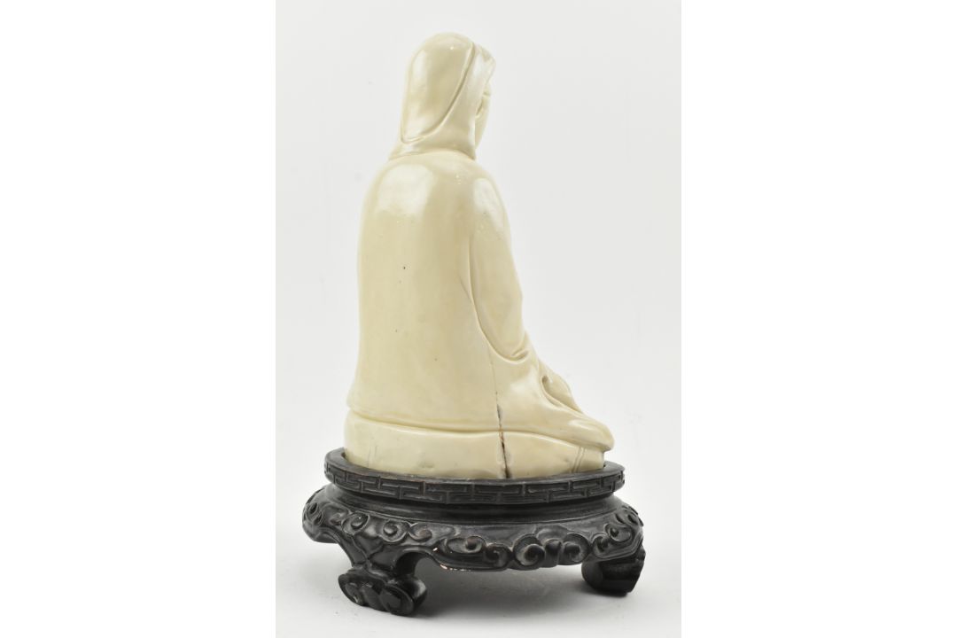 QING DYNASTY DEHUA BLANC DE CHINE PORCELAIN SEATED GUANYIN 清 德化观音坐像 - Bild 6 aus 8