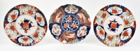 COLLECTION OF FIVE CHINESE AND JAPANESE PROCELAIN PIECES 18/19世纪中日陶瓷五件