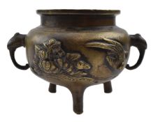 A SMALL 19TH CENTURY JAPANESE BRONZE TRIPOD CENSOR 明治日本三脚香炉