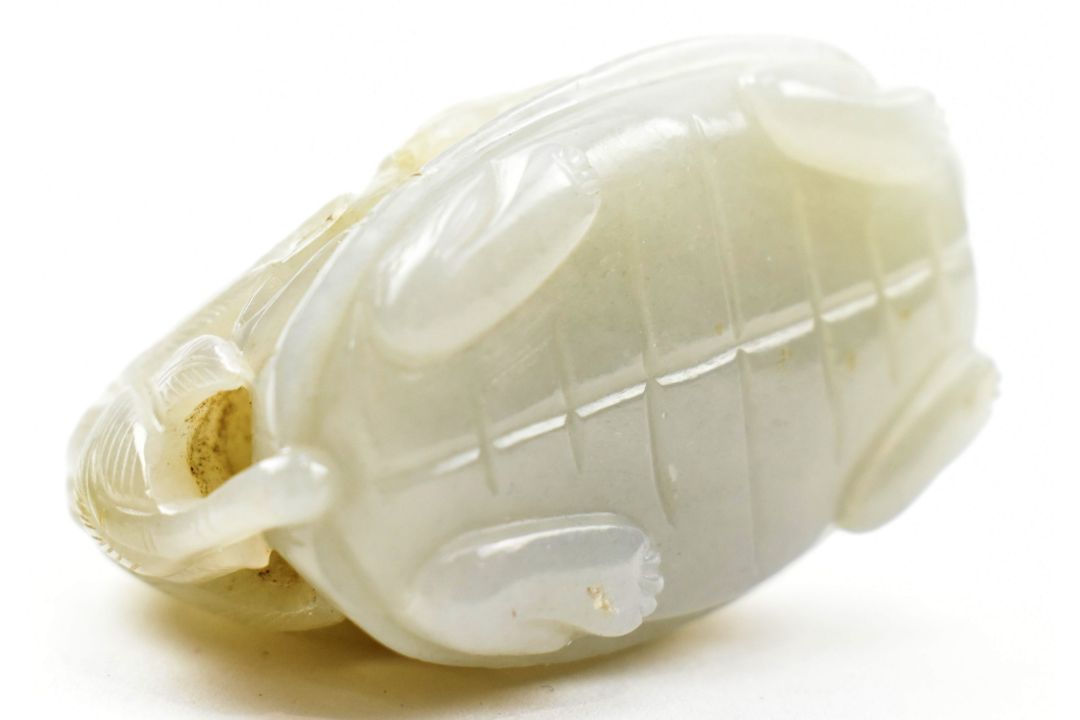QING JADE CRANE AND TURTLE CARVING 清 青玉 龟鹤齐寿把件 - Bild 5 aus 5