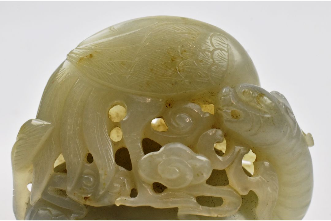 QING JADE CRANE AND TURTLE CARVING 清 青玉 龟鹤齐寿把件 - Bild 4 aus 5