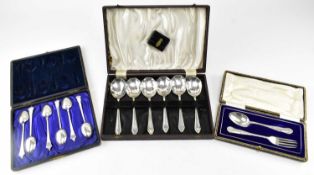 SET OF SIX EDWARD VII HALLMARKED SILVER TEA SPOONS AND A COLLECTION OF SILVER PLATE