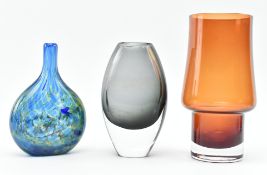 MIXED SELECTION OF STUDIO ART GLASS VASES