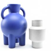 HABITAT - TWO VINTAGE DESIGN CENTREPIECE VASES, ONE BLUE TWIN HANDLED ON FOUR FEET
