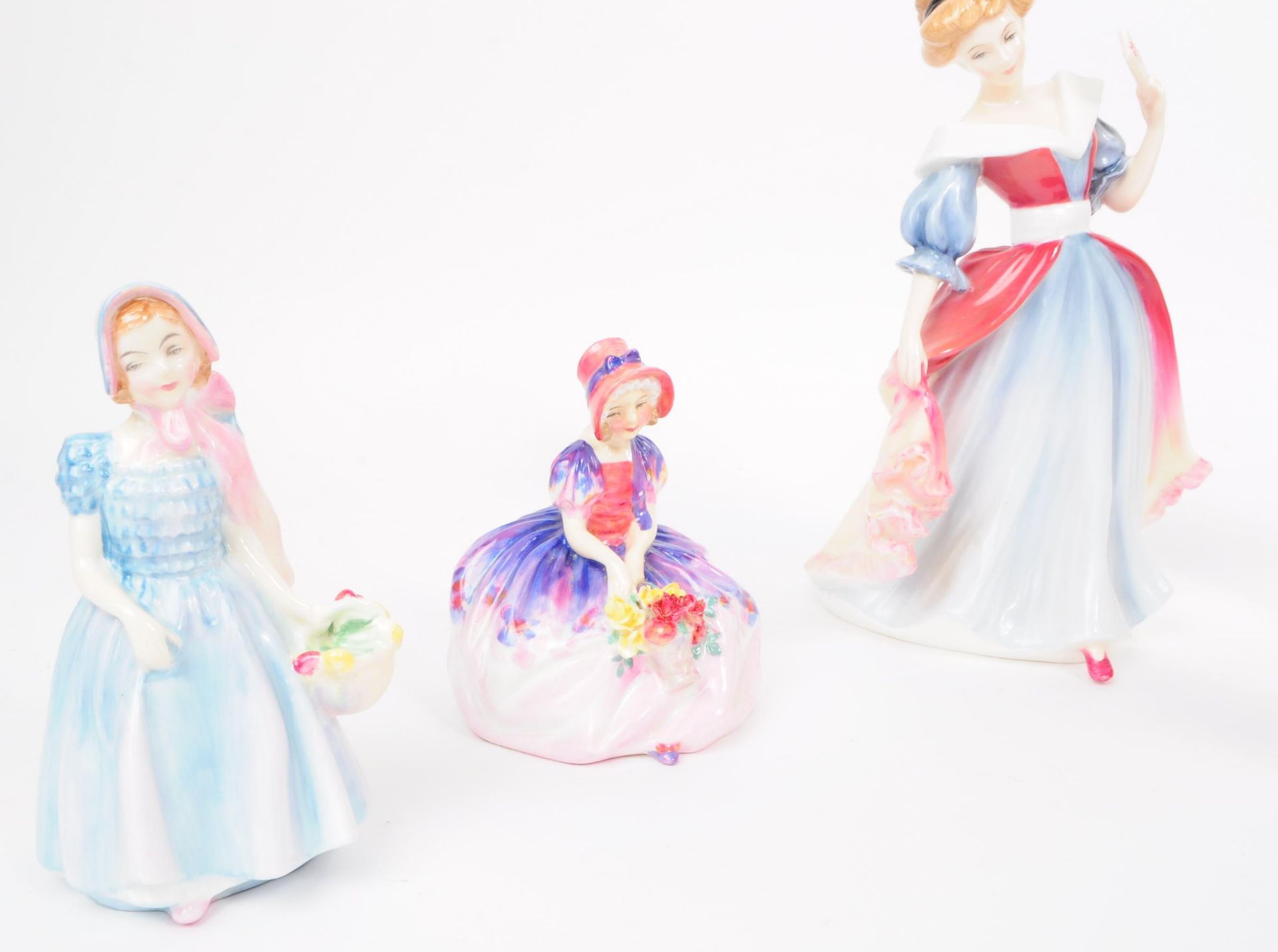 ROYAL DOULTON - COLLECTION OF SEVEN 20TH CENTURY PORCELAIN FIGURES - Bild 4 aus 6