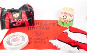 COLLECTION VINTAGE MANCHESTER UNITED MEMORABILIA