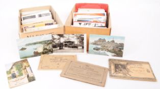 COLLECTION OF 20TH CENTURY POSTCARDS AND SOUVENIR BOOKLETS