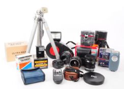 LARGE COLLECTION OF 20TH CENTURY CAMERA ACCESSORIES