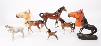 COLLECTION OF 20TH CENTURY HORSE ORNAMENTS / FIGURES