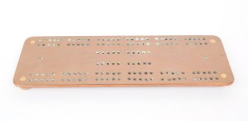 20TH CENTURY VINTAGE BRONZE CRIBBAGE BOARD MOUNTED ON BRASS FEET