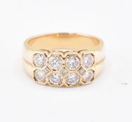 18CT GOLD & DIAMOND CLUSTER RING
