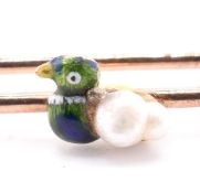 EARLY 20TH CENTURY GOLD ENAMEL & PEARL NOVELTY DUCK PIN