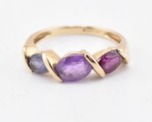 HALLMARKED 9CT GOLD AMETHYST & GARNET & IOLITE THREE STONE RING