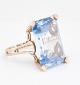 GOLD & SYNTHETIC SPINEL RING