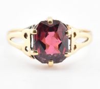 18CT GOLD & GARNET RING