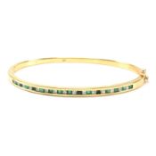 18CT GOLD EMERALD & DIAMOND HINGED BANGLE