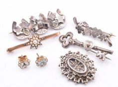 COLLECTION OF ANTIQUE GOLD & SILVER JEWELLERY AF