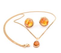 HALLMARKED 9CT GOLD & AMBER PENDANT NECKLACE & STUD EARRINGS