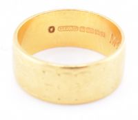 HALLMARKED 22CT GOLD ENGRAVED BAND RING