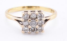 18CT GOLD & DIAMOND CLUSTER RING