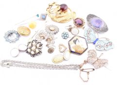 ASSORTED COLLECTION OF JEWELLERY