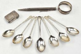 COLLECTION OF NINE HALLMARKED SILVER PIECE TO INLCUDE VESTA , PEN & SPOONS