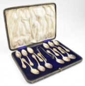 GEORGE V HALLMARKED CASED SET OF SILVER SPOONS & SUGAR TONGS