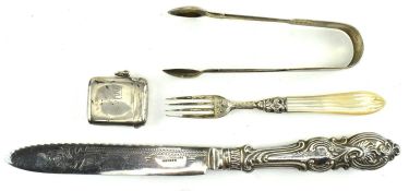 COLLECTION OF VICTORIAN HALLMARKED SILVER ITEMS