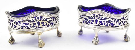 PAIR OF GEORGE V HALLMARKED SILVER BLUE GLASS-LINED SALTS