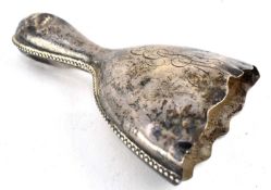 AN EARLY 20TH CENTURY STERLING SILVER BRUSH HANDLE