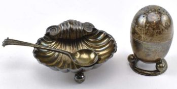 HALLMARKED SILVER PIECES TO INCLUDE VICTORIAN PEPPER SHAKER SCALLOP SALT & SPOON