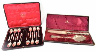 SET OF GEORGE V HALLMARKED SILVER DESSERT CUTLERY - SILVER TEASPOONS & SUGAR TONGS