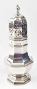 A GEORGE V HALLMARKED SILVER SUGAR SIFTER / CASTOR