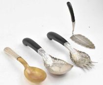 COLLECTION OF FOUR MALAYSIAN SILVER WHITE METAL HORN HANDLED SERVING SET / TROWEL ETC