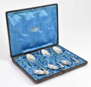 A CASED SET OF SIX VICTORIAN HALLMARKED SILVER TEASPOONS