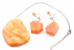 COLLECTION OF AMBER JEWELLERY