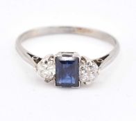 18CT GOLD SAPPHIRE & DIAMOND THREE STONE RING